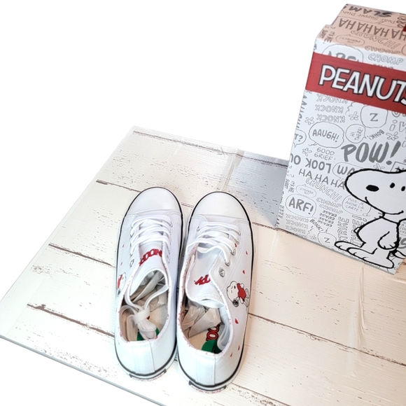 NEW Peanut Snoopy Kids Shoes - Picture 4 of 6